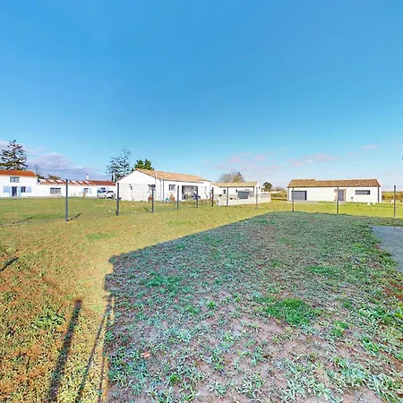 Lovely In * Les Magnils-Reigniers